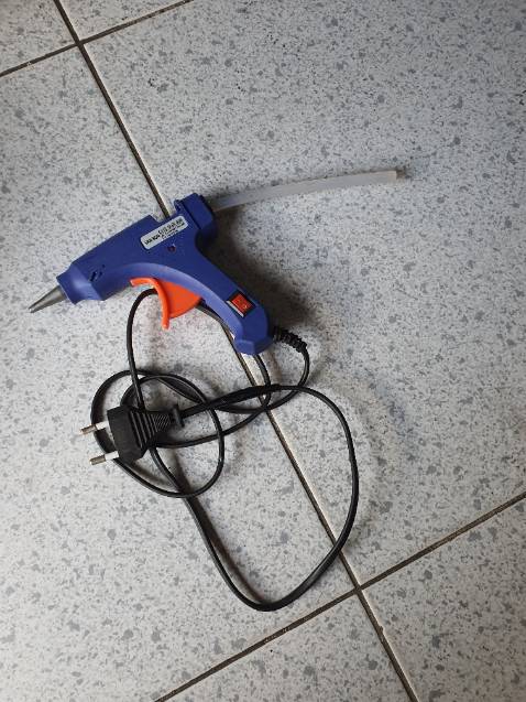 Quạt êm, màu sắc ngẫu nhiên nên không được như ý muốn.
Nút hẹn giờ bị hư ngàm nhựa bên trong nên bị rớt ra, phải dùng silicon cố định lại, không sử dụng được nút hẹn giờ, nút này tôi không cần sử dụng nên sẽ không đổi trả.