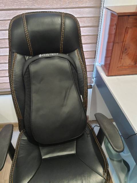 Giao hàng siêu nhanh đặt từ 23/10 thì sáng 25/10 nhận được. Đóng gói cẩn thận có túi chống sốc đệm vào trong. Phụ kiện có 2 đầu cắm *** chạy tốt. Khi chạy ngồi lên thoải mái vải bọc bên ngoài khá thoáng và mát. Phần da ngồi dựa vào rất êm.