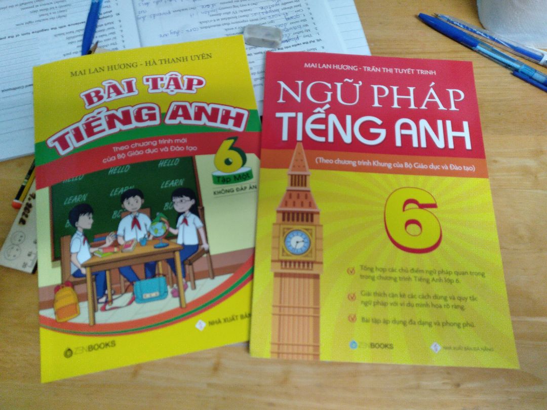 Sách hay, giá tốt, mình thích. Học sinh lớp 6 chưa quen tư duy ngữ pháp của cấp trung học nên thường làm bài điểm thấp. Làm 2 quyển này thì đảm bảo kiểm tra trong trường sẽ hơn 7đ.