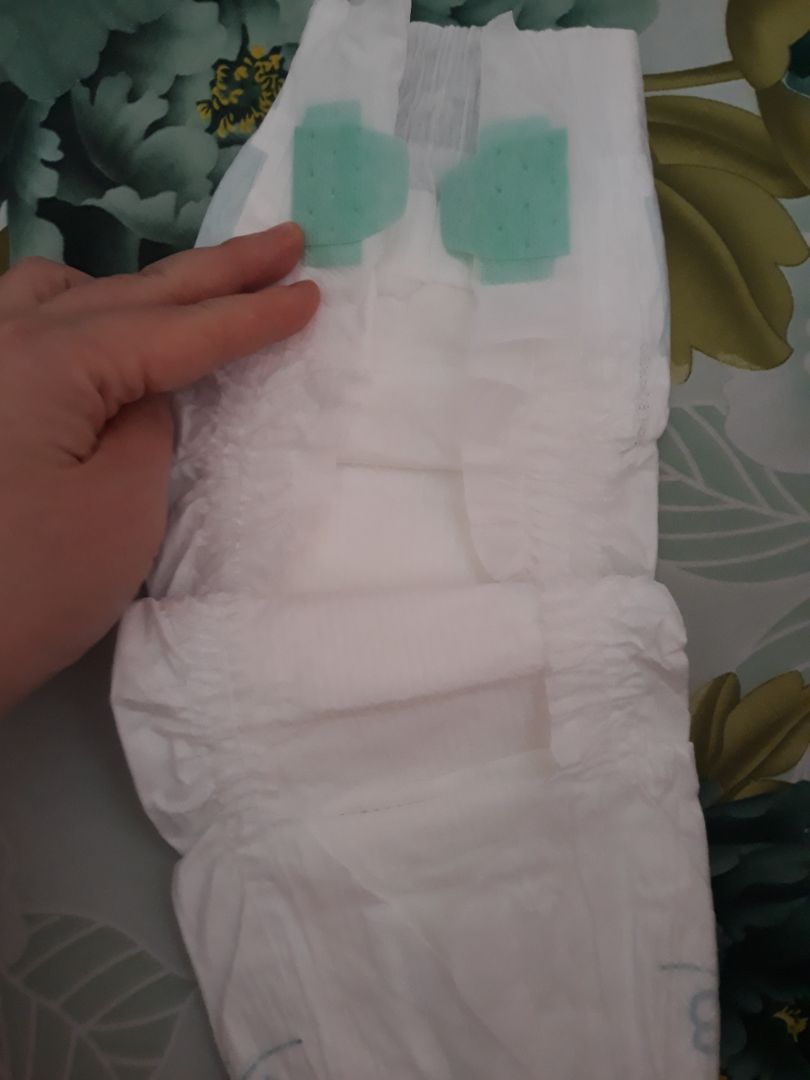 Chất lượng ok nhé, thích nhất chỗ dán chắc chắn, khó bị tuột khi bé vận động. Bé nào đùi ếch thì nên nhảy size. Bé mình mới gần 8 ký mà khi nào nằm thì mặc M, đi đâu bế nhiều hay ngồi xe là mặc L