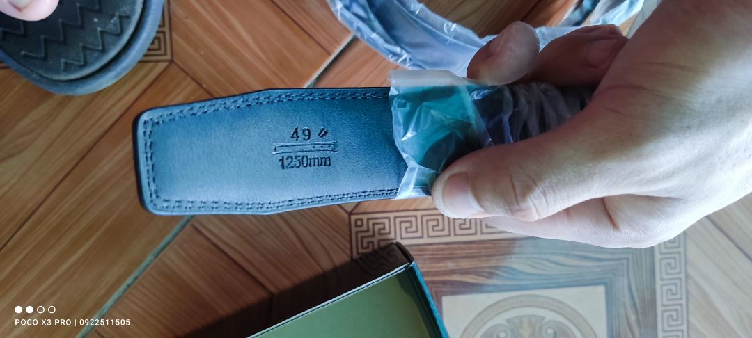 Phong cách làm việc chuyên nghiệp của TiKi cx như của nhà bán hàng
Gói hàng chu đáo ,tỉ mỉ ,sản phẩm đẹp lắm ,da sử lý tốt nhìn chắc chắn .
Săn đc sale nên giá khá tốt .
Góp ý nhà sản xuất phần gân khoá chỗ dây nên làm dài ra xíu đỡ phải cắt