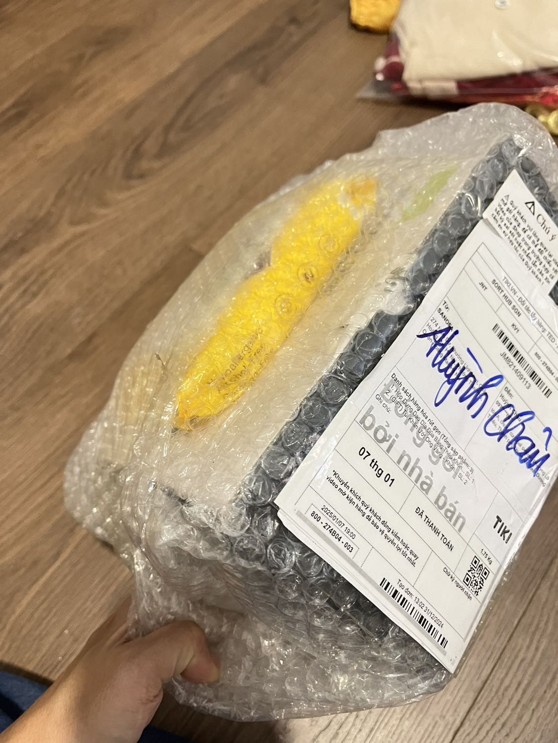 Giao thiếu. Mua 2, mà giao chỉ có một. Shop vui lòng giao bù cho tôi.