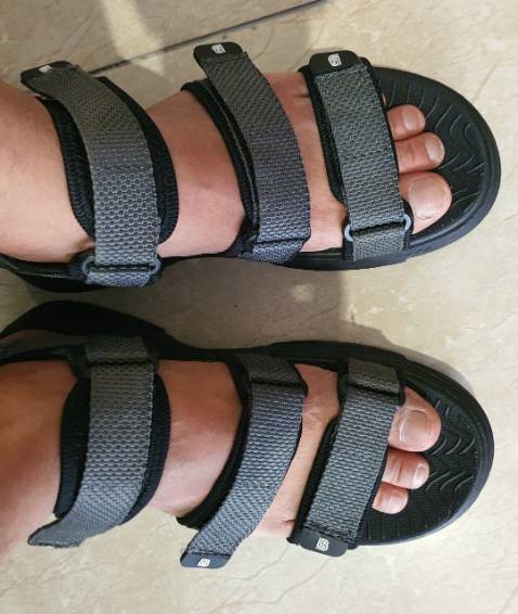 Mẫu mã đẹp, giày mang chắc chân. Giá hợp lý. Chỗ logo nên dán luôn cho chắc chắn vì kéo không để ý dùng lâu có thể bị đứt. Size giày khi đo như hình (ngang, dài) nên lấy rộng thêm 1-2 size, sẽ đi rất vừa chân.

Shop bảo hành hoặc giúp thay đổi size rất nhanh, uy tín. Nên mua.