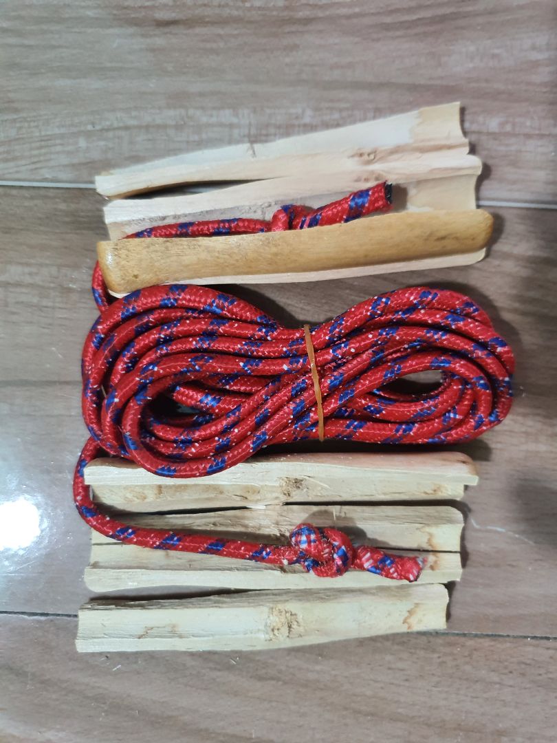 chất lượng tạm ổn, tạ to hơn so với mình nghĩ, chất liệu hơi thô; quà đi kèm (dây nhảy) tuy mình ko dùng nhưng cũng góp ý với shop gói cẩn thận chút, mình mở ra thấy bị mấy cục tạ đè vỡ toang rồi. Nói chung tạm hài lòng.