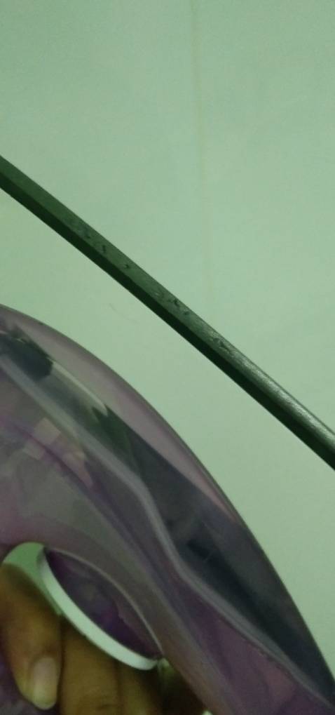 Giao hàng nhanh.
bề mặt là bị nứt gãy ở đầu nhọn, 2 bên bị bong tróc.
Hơi nước phun để lại vết nước nhiều.
yêu cầu đổi hàng.
Nghi không phải hàng chính hãng