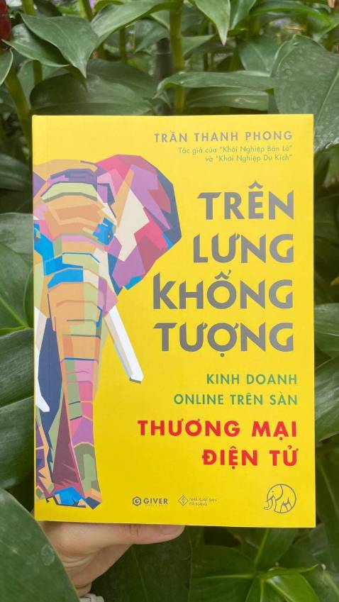 Quyển sách ra đời đúng thời điểm mình đang rất cần. Sách hướng dẫn chi tiết các thao tác đơn giản tìm ra sản phẩm ngách và đưa lên sàn thương mại điện tử rất phù hợp ở thị trường Việt Nam. Nội dung vô cùng thực tế, ngắn gọn súc tích dễ hiểu dễ thực hành. Thực sự rất cảm ơn tác giả. 
Tiki giao hàng siêu nhanh, đóng gói chắc chắn. Sách trình bày rõ ràng dễ đọc. Mong tác giả sẽ tiếp tục cho ra những tác phẩm hay hữu ích cho độc giả.