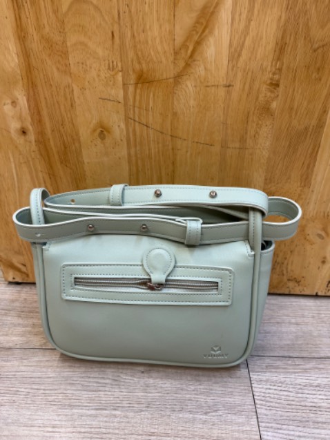 Tr ơii shop yeu thế nhờ hk những hàng đẹp mà còn quà tặng cũng xinh xịn nữa mấy bà nên thử nha 🩷🩷