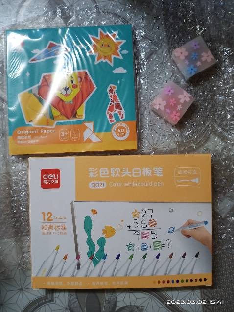 Kiểu dáng đẹp màu nhu mì, gôm không có mùi thơm nhé