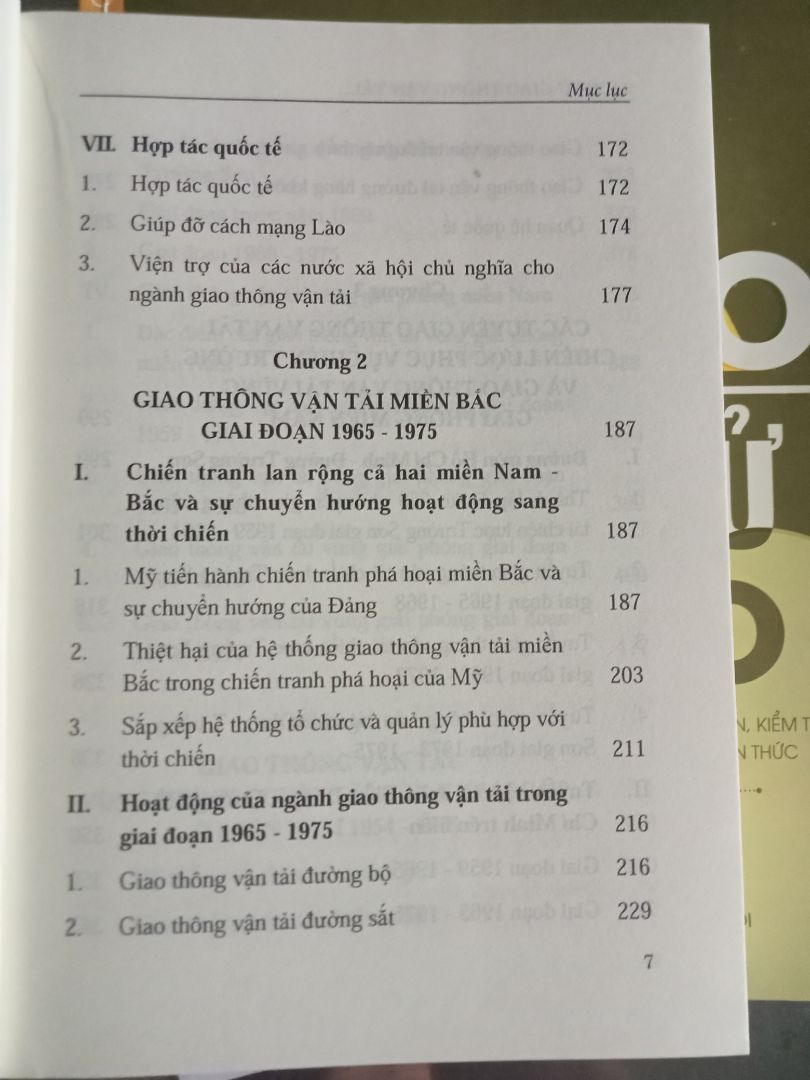 cuốn sách là một sự tổng quát về giao thông VN. Đọc nó, bạn sẽ thấy cả miền Bắc và Nam trong thời kỳ lịch sử đặc biệt ***. Đúng như mình vẫn nghĩ: "Lịch sử là ông nội của các ngành khoa học", vì ngành khoa học nào cũng có lịch sử của riêng nó, góp vào lịch sử chung.