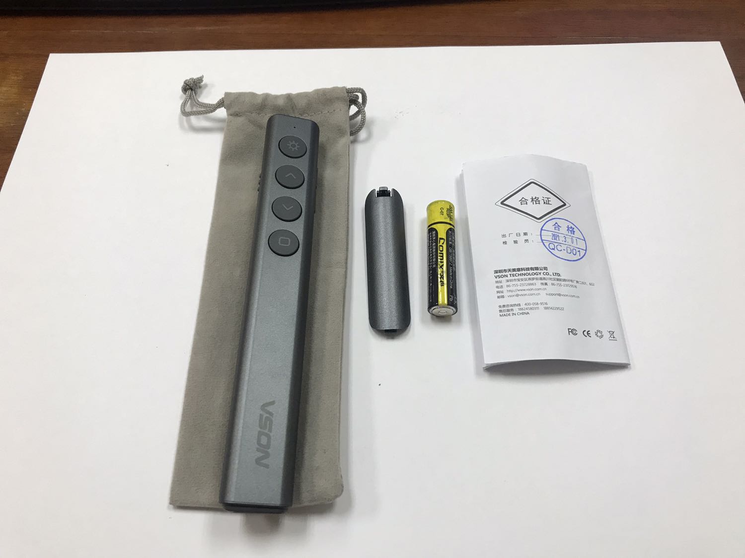 Thiết bị nhỏ gọn
Tặng kèm pin để sử dụng ngay và túi đựng
Tia laze đỏ 
Usb kết nối máy tính dễ dàng, có hút nam châm rất tốt, ko sợ rơi rớt
Nút bấm qua slide êm
Giá mềm
Giao hàng nhanh (3 ngày)