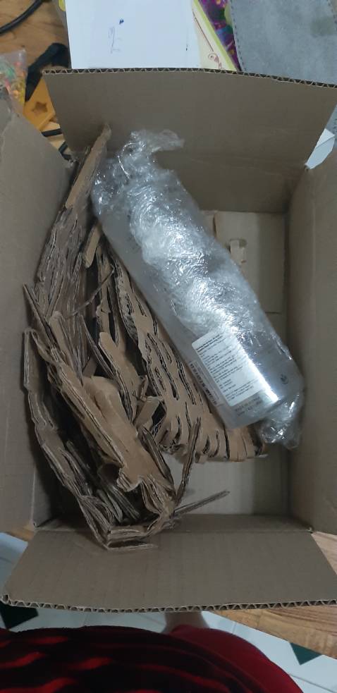 Lúc chọn mua báo có tặng kèm qua là chai tẩy trang 60ml mà giao hàng k có. Shop xem lại