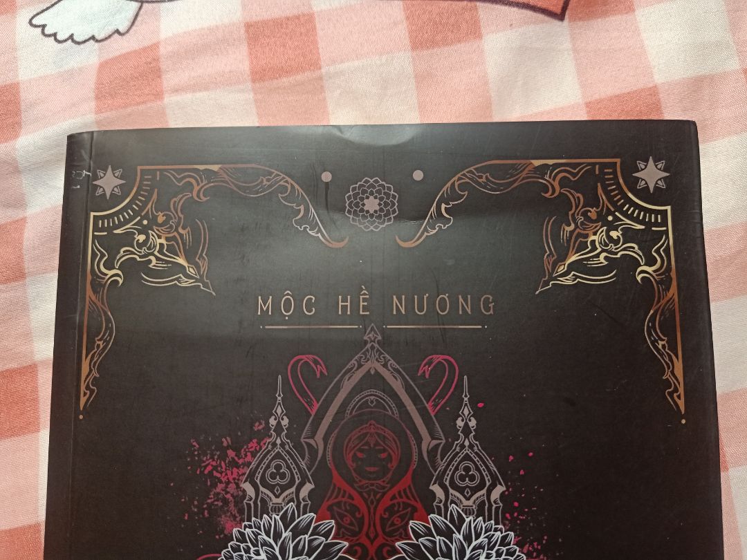 Sách bị ngấn quá trời luôn ạ, dù có seal nhưng vẫn bị ngấn hết gần nửa quyển, đã được Tiki chấp nhận đổi trả, vẫn đang đợi shipper tới lấy hàng ạ.