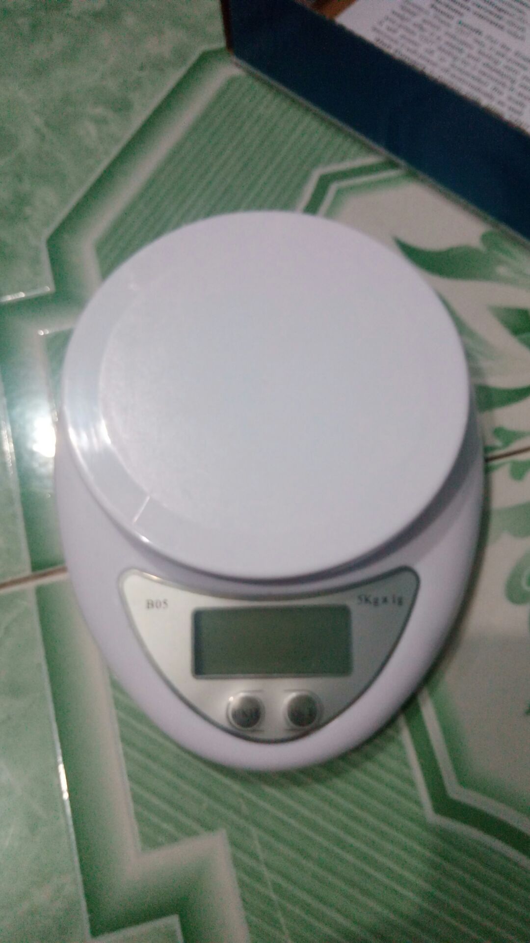 Giao hàng đúng như quảng cáo. Cân hơi khó sử dụng, nút bấm cứng, độ sai lệch khi cân là 3 .....tạm thời dùng được. Giao hàng đúng như quảng cáo. Cân hơi khó sử dụng, nút bấm cứng, độ sai lệch khi cân là 3 .....tạm thời dùng được.