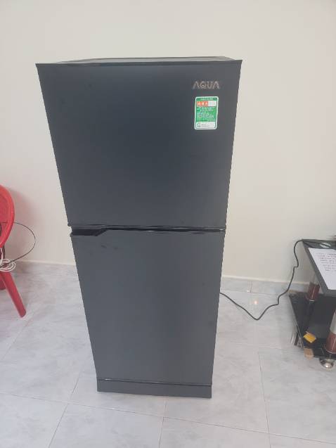 Aqua cũng là một trong các thương hiệu điện lạnh tại vn. Giá cả rẻ hợp lý so với các thương hiệu khác ..nhưng có vài vấn đề từ Tủ lanh Aqua ..khi cắm điện cho tủ chạy 2 bên hông tủ và dàn tủ phía sau (quá nóng )cho chạy thử 2 ngày  kiểm tra 2 bên hông tủ vẩn nóng  ,đàn sau tủ vẩn nóng ..chứng tỏ Tủ không giải nhiệt tốt..Nhà Sx và phan khang có xuống làm việc 2 lần vẩn nguyên hiện trạng..Lý do giải thích : là tủ hoạt động như vậy bình thường ..mua 1/8  ngày 2/8 người mua hàng đã báo tủ có vấn đề xin đổi tủ vì tủ chưa đưa vào sử dụng (yêu cầu của người mua hàng vẩn khg dc chấp nhân )Vậy vấn đề của nhà cũng cấp cam kết dịch vụ tốt nằm ở đâu..Hôm nay 10/8 vì khg đủ thời gian chờ Tiki xử lý vụ việc ..nên chị đã ngưng khg khiếu nại..Đề nghị các bên khi cung cấp các dịch vụ bán hàng , hậu mãi nên xem lại để tránh tình trang lập lại cho các khách hàng khác.