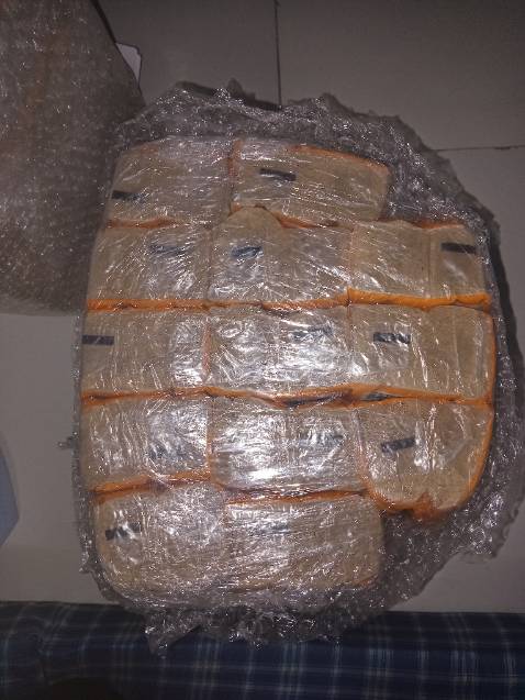 Giao hàng đợt này.Tiki làm khá tệ.Em đặt 2 sản phẩm thùng giấy ăn gấu trúc.Mỗi thùng gồm có 30 gói nhưng khi mở ra thì chỉ 1 thùng đủ 30 gói còn thùng còn lại chỉ có 27 gói thôi ạ.Mong Tiki cải thiện việc kiểm tra số lượng sản phẩm khi giao hàng ạ