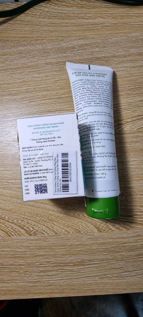 Giao hàng nhanh  , đóng gói kỹ .
Hộp kem đẹp  , date mới .
Cảm ơn Oribe .
Cảm ơn Tiki .