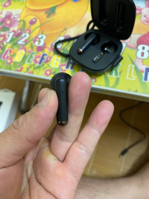 Tai nghe khá ổn, kết nối bluetooth nhanh, mới mua lên chưa đánh giá về chất lượng, nhân viên chăm sóc tận tình, giao hàng đúng hạn.