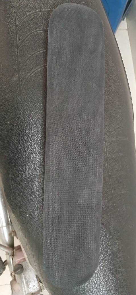 Cái này là để trong kho quăng quật đủ nơi.
Có khi lấy về mài bàn rồi xong thấy có người đặt mới lục ra nhét vào gói rồi gửi cho khách

Mà đây còn là tống được cái cuối là giảm tiền luôn chứ lại.