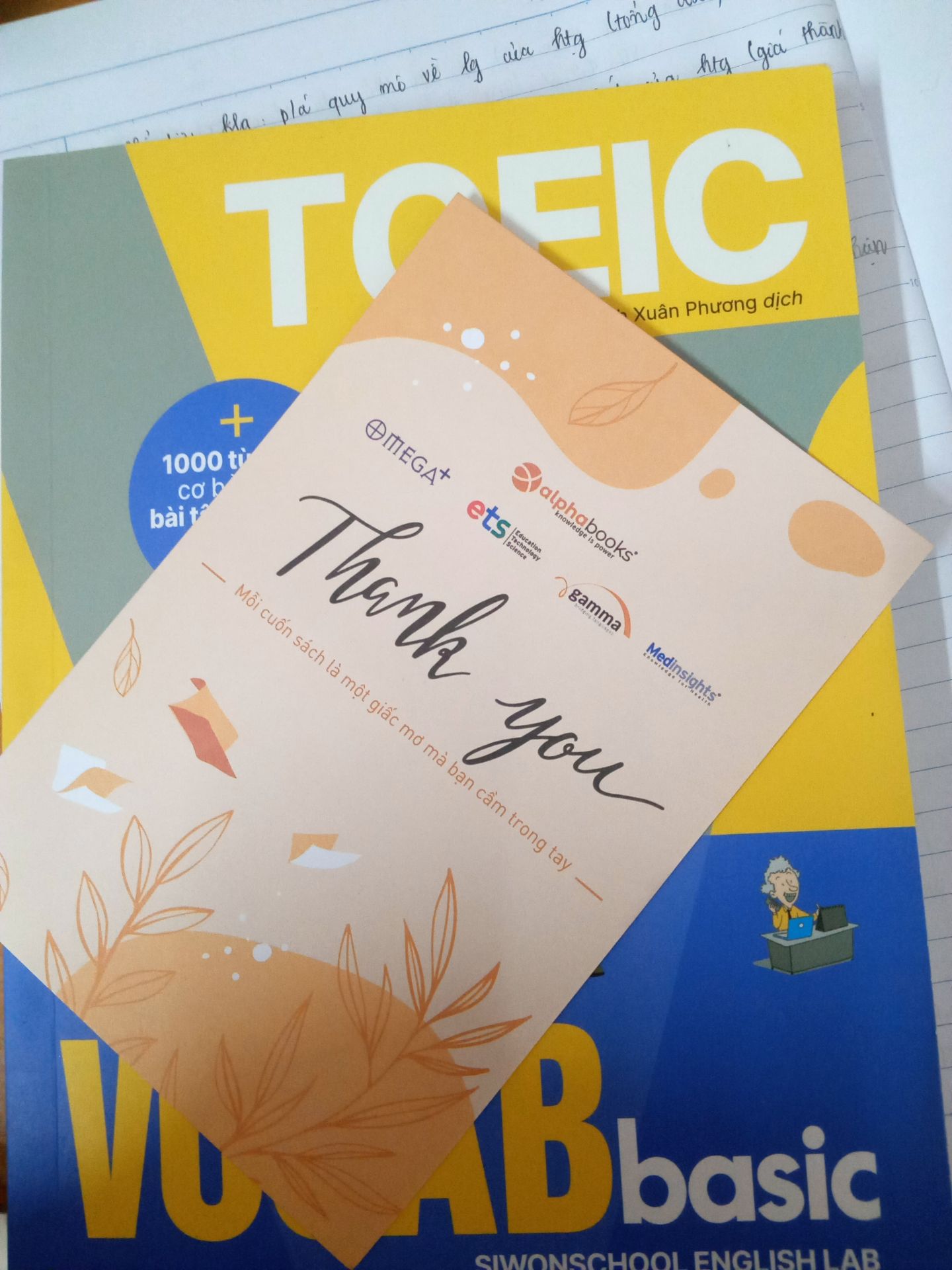 đóng gói, bọc cẩn thận. có kèm cả thư cảm ơn. sách in rõ nét