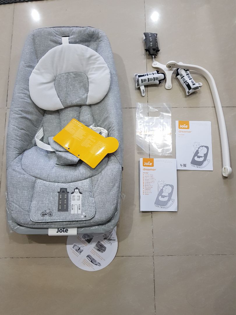 Giao hàng sớm hơn dự kiến, đóng gói kỹ càng. Nhỏ gọn, nhẹ, dễ di chuyển. Bé nhà mình rất thích.
Vải lót hơi nóng, k rút mồ hôi. Vote 4 sao.