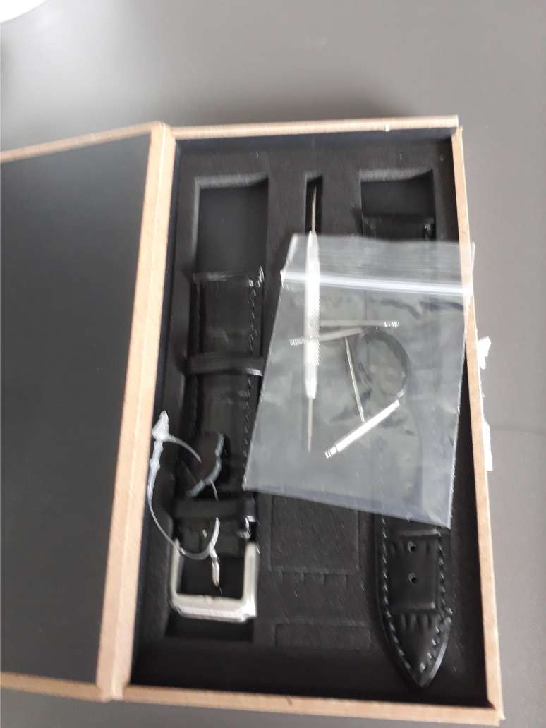 Shop làm ăn không giống ai. Trong hình và thông tin sản phẩm ghi khóa bướm, mà khi giao thì giao khóa bình thường. Tiki nên xem lại nhà cung cấp "Dream Store" nhé. Đơn hàng chờ cả tuần nhưng khi nhận hàng rất thất vọng.