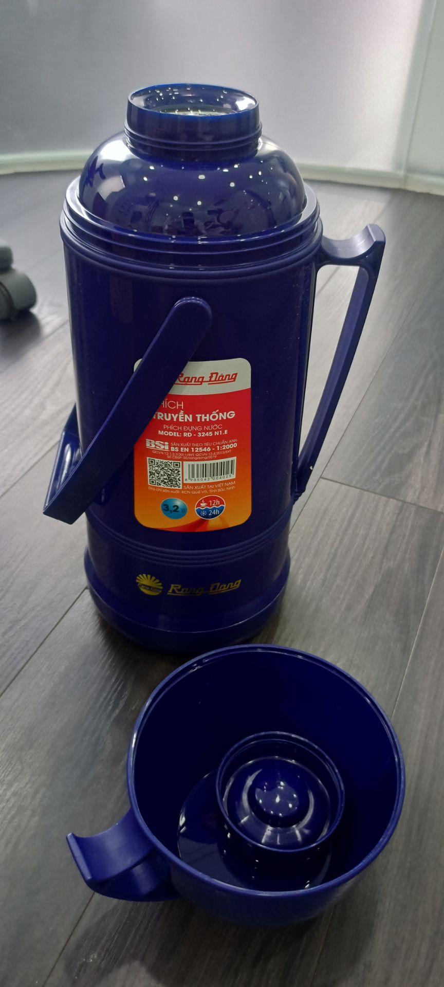 Cảm ơn shop giao hàng nhanh , bình rất đẹp, tốt chắc chắn, nhìn khá sang trọng... có điều mình sơ ý đặt cái to quá 3.2lít