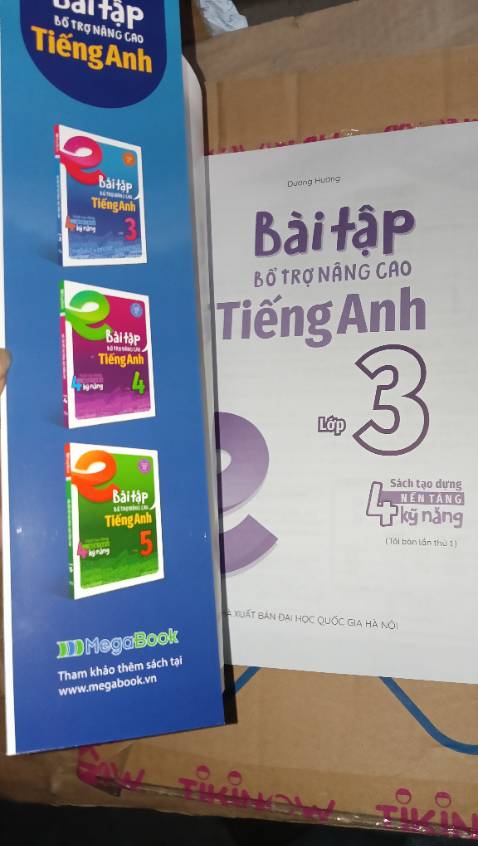 Lúc nhận hàng hộp có méo mó chút sợ sách bị hư hỏng nhưng khi khui hàng xong thì bóng loáng không 1 vết trầy xước, đặt 1 ngày là ngày hôm sau nhận được ngay, nội dung dễ hiểu, xuất sắc! 10 điểm cho nhà bán hàng và dịch vụ giao hàng Tiki!