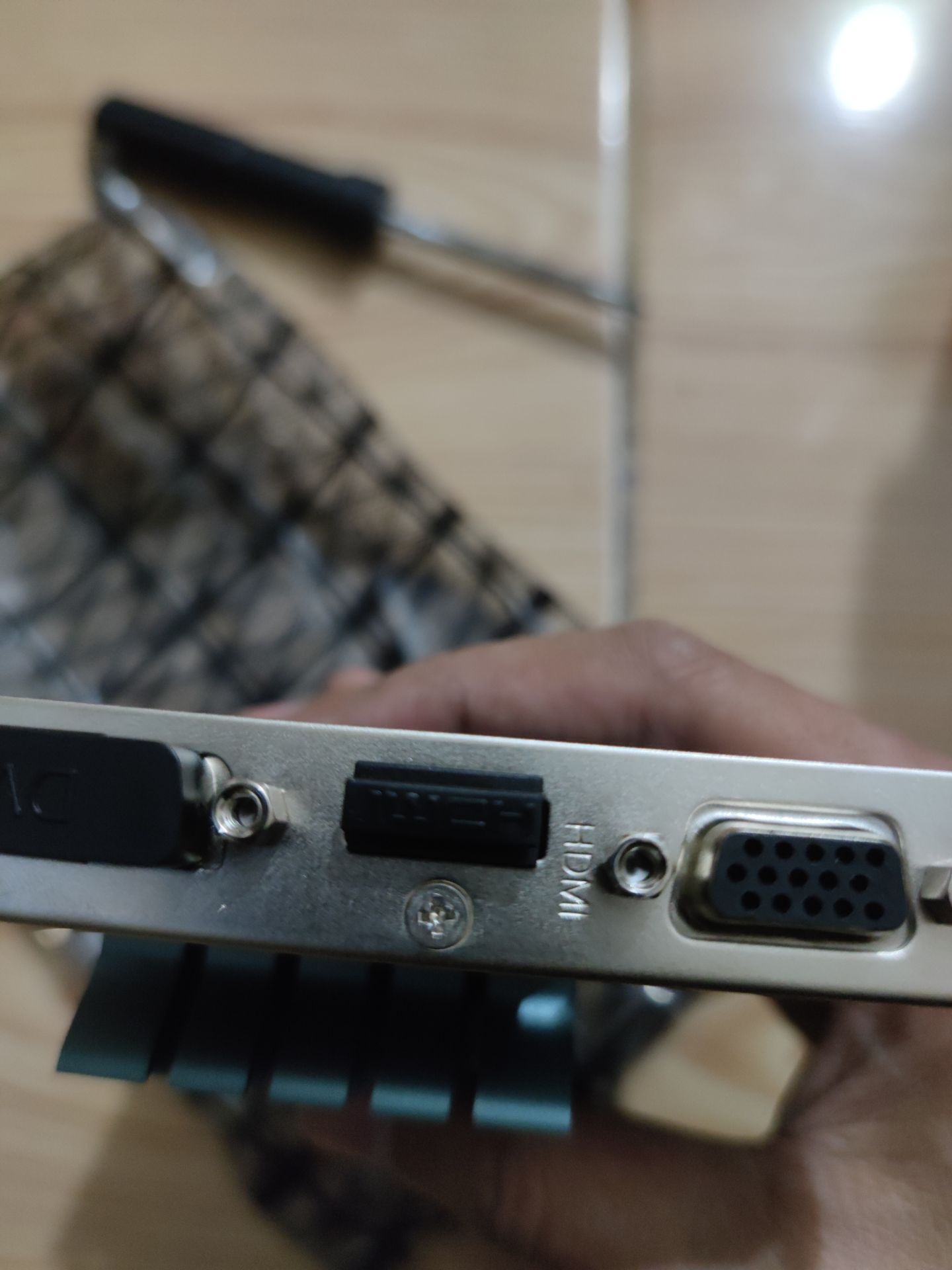 Tiki giao hàng đúng hẹn, đóng gói tốt, đầy đủ các phụ kiện như bo lùn, ốc kèm. Hàng mới 100%.