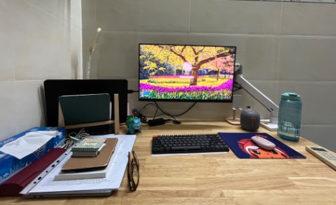 Dễ lắp ráp. Độ hoàn thiện tốt. Đóng gói tốt. Nữ tự lắp ráp cho màn hình 24” ổn nhé.