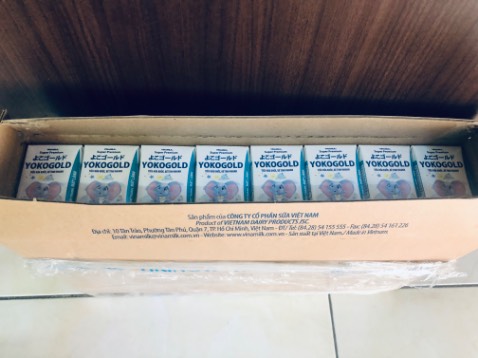 Mới nhận hàng, chưa cho bé uống thử. Giao hàng nhanh và đúng hẹn. Hàng đóng gói bọc một lớp nylon nhưng cũng may không bị móp méo. Nhân viên giao hàng rất ổn.