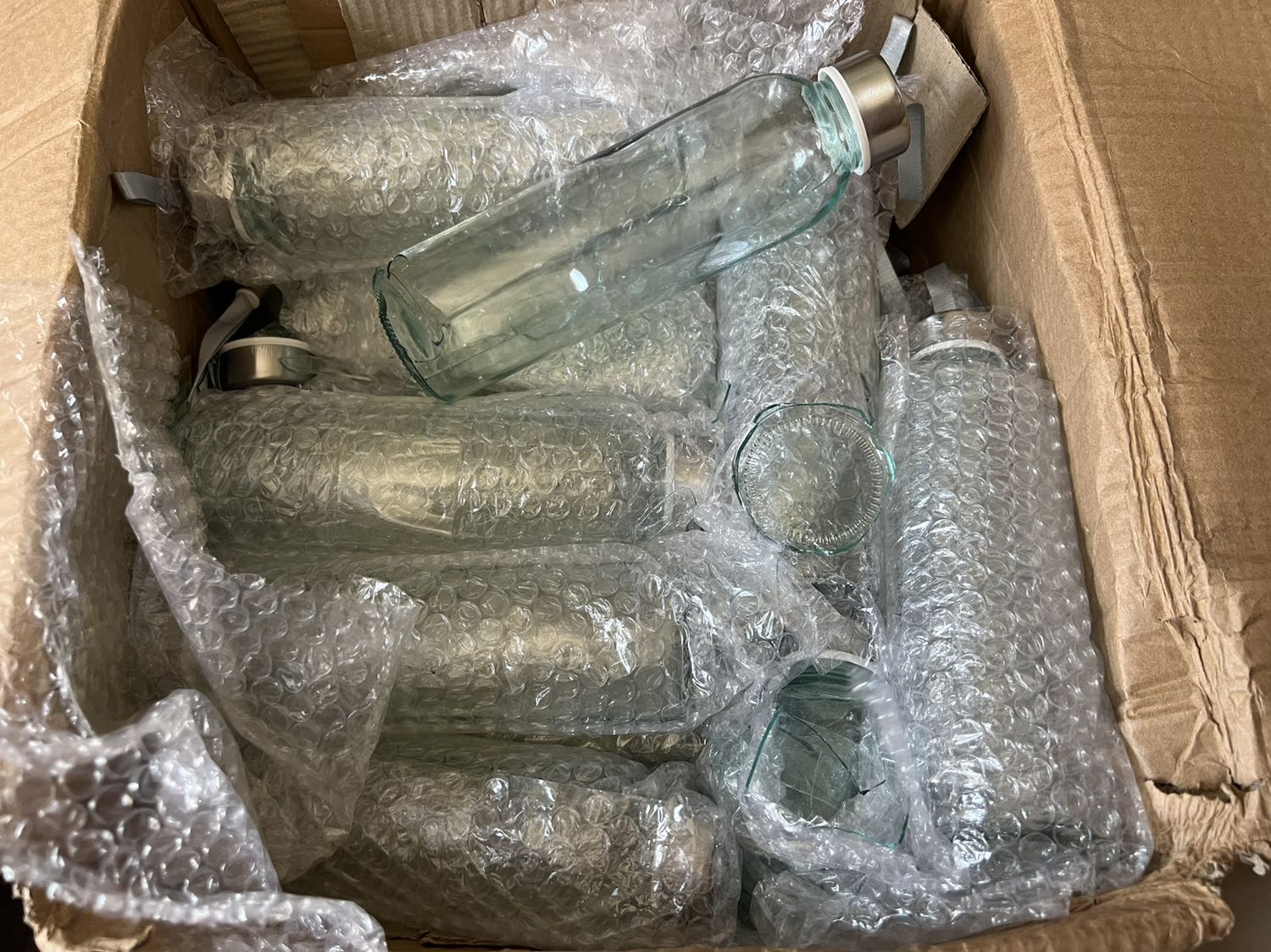 Hàng bị vỡ hết 4 chai