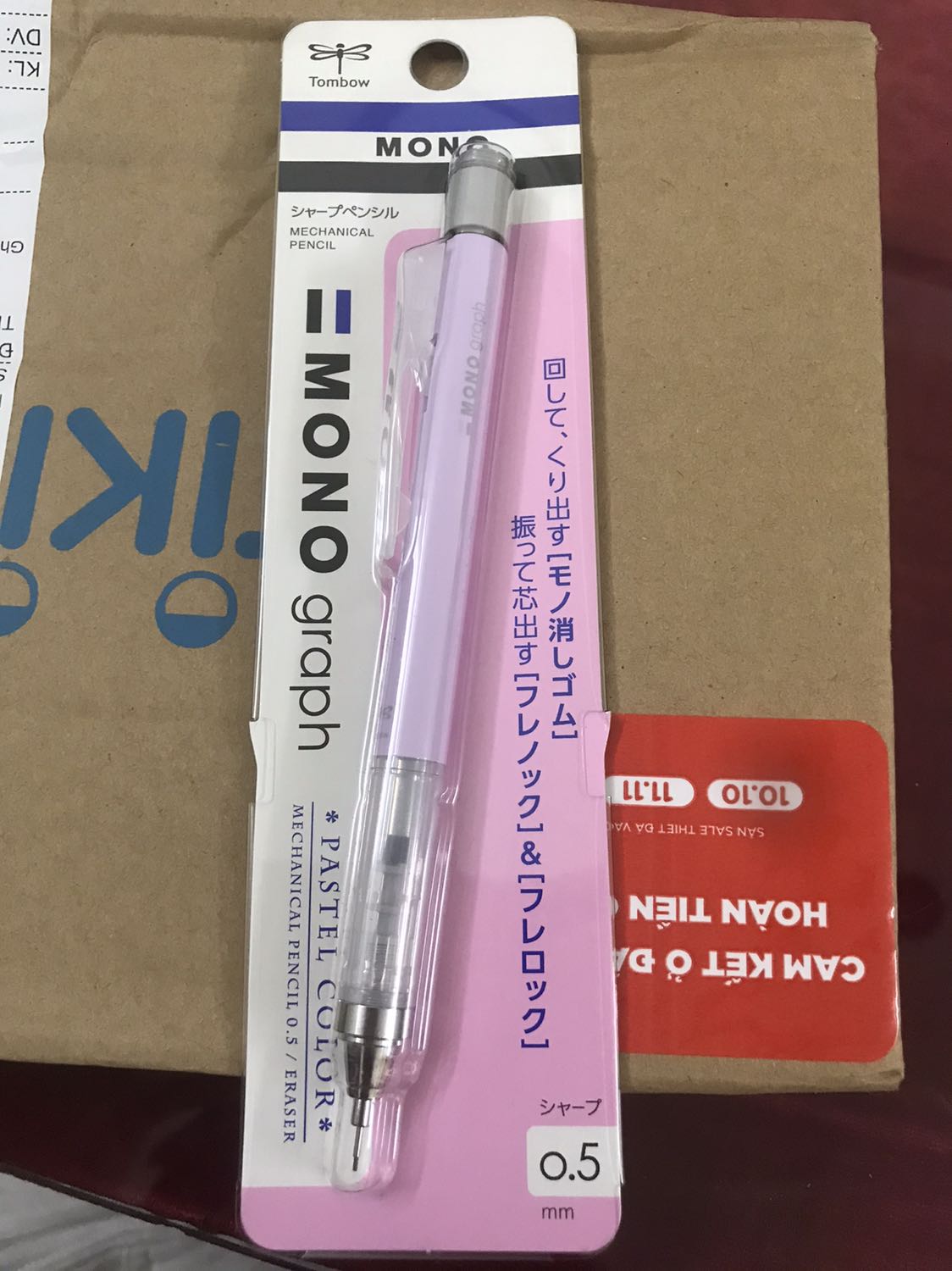 bút giao siêu nhanh, đặt hôm qua hôm nay đã tới ? chất lượng bút tốt. cảm giác cầm nặng tay, viết không bị mỏi lắm, rất ưng ý. màu tím pastel cũng zinh xắn nữa