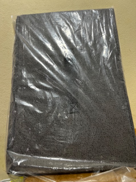 Hộp dày dặn cứng cáp đựng được khá nhiều đồ màu sắc sang lắm giống ảnh mẫu. Hộp có kèm nắp liền gấp lại đc nha mn. Mình mua về cho cả bố mẹ thấy để phòng khá sang. Tuy nhiên vải phần đế mình thấy hơi mỏng chút nhưng để đồ là vừa. Giao hàng ko nhanh lắm nhưng lần sau vẫn ủng hộ tiếp