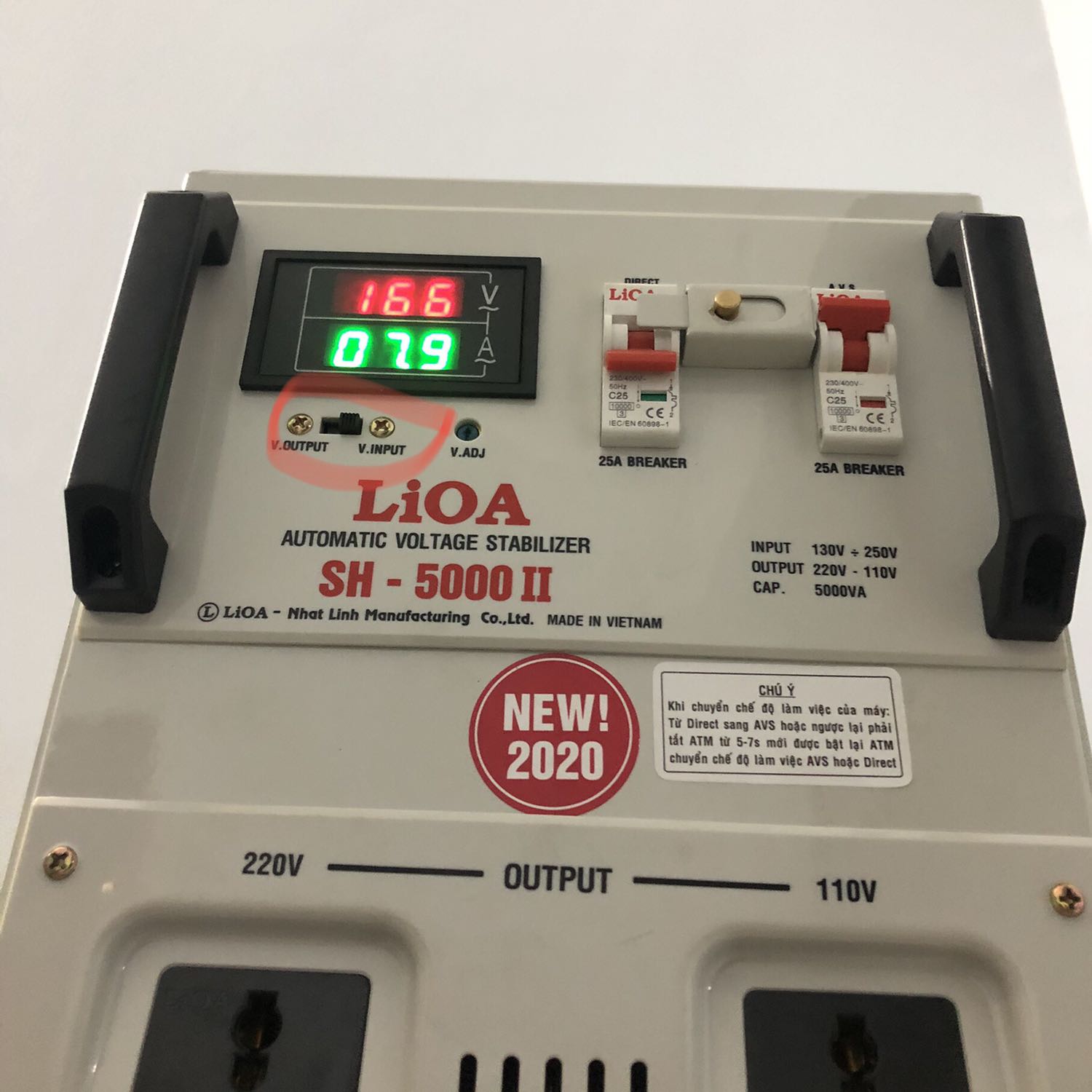 Mua cả tuần giờ mới lắp lên đc. Lâu nay đèn đóm tới tối mở không lên, nay điện mạnh mở đèn mà loá hết cả mắt.