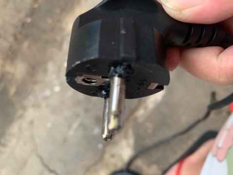 Bảo hành sản phẩm thế nào ạ, mình mới sử dụng được chừng 1 tháng, mà nhựa phích cắm đã bị chảy, chui cắm rất là nóng, mặc dù nấu xong đã rút ra, nhưng nhựa phích ngày càng bị chảy nhiều, mỗi lần nấu là bị chảy thêm nhựa.