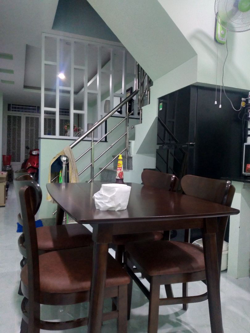 Bộ bàn ăn quá đẹp mà rất rẻ. Mọi người cần bàn ăn mới thì bộ này rất đáng mua. Cảm ơn shop uy tín trong làm ăn.. có dịp sẻ ủng hộ tiếp