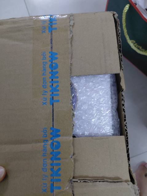 Ko biết Tiki hay ai đóng gói hay do ai mà gửi mình gói hàng rách hở, hàng bên trong Ok nhưng cảm thấy không vui vì ko được tôn trọng