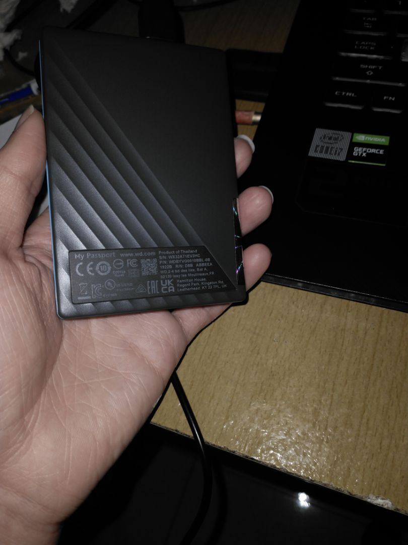 Giao hàng nhanh, tuy nhiên lại không có chống sốc bên trong, rất may là ổ cứng hoạt động tốt, tốc độ sao lưu cao và được duy trì liên tục. Rất tiếc là sản phẩm không đi kèm túi chống sốc.