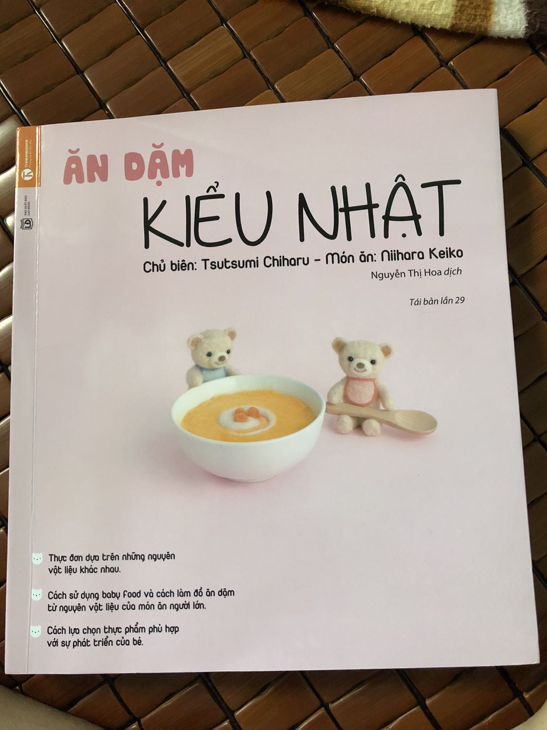 Sách đẹp mới còn nguyên. Tác giả viết hay, dễ hiểu và bắt mắt. Hi vọng bé mình hợp tác khi ăn dặm!