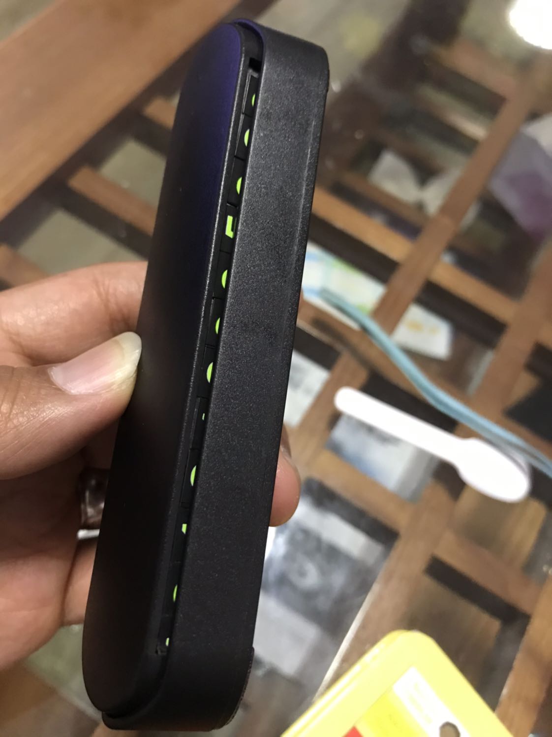 Sản phẩm không như mô tả. Mẫu sản phẩm này có giá dưới 30k nhé.  Đề nghị Tiki kiểm tra kỹ hàng trước khi giao cho khách. Yêu cầu đổi trả hoàn lại tiền