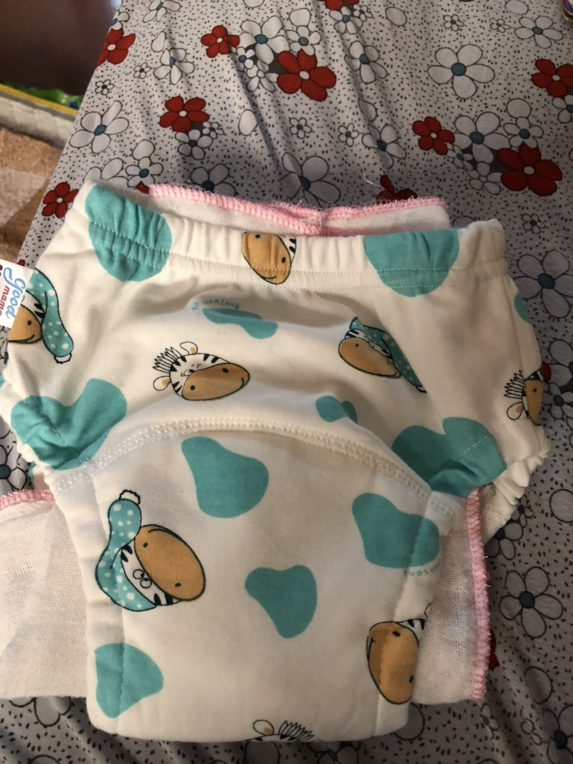 Quần bò bỉm vải cốt tông 6 lớp dầy dặn, giải pháp tốt cho bé khi không mặc  được bỉm giấy vì bị hăm .Mặc bỉm vải cotton phải thay thường xuyên cho bé nha. Quần bò bỉm vải cốt tông 6 lớp dầy dặn, giải pháp tốt cho bé khi không mặc  được bỉm giấy vì bị hăm .Mặc bỉm vải cotton phải thay thường xuyên cho bé nha.