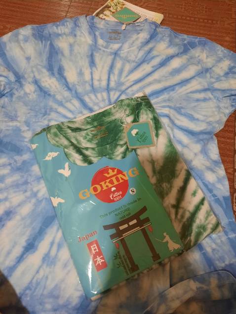 Chất vải đẹp, mịn, màu cũng rất đẹp, sản phẩm phù hợp cho ai thích kiểu cá tính năng động, form unisex thì mặc rộng ko hợp với nữ nào thích eo như mình, còn chất vảu màu săc thì ok