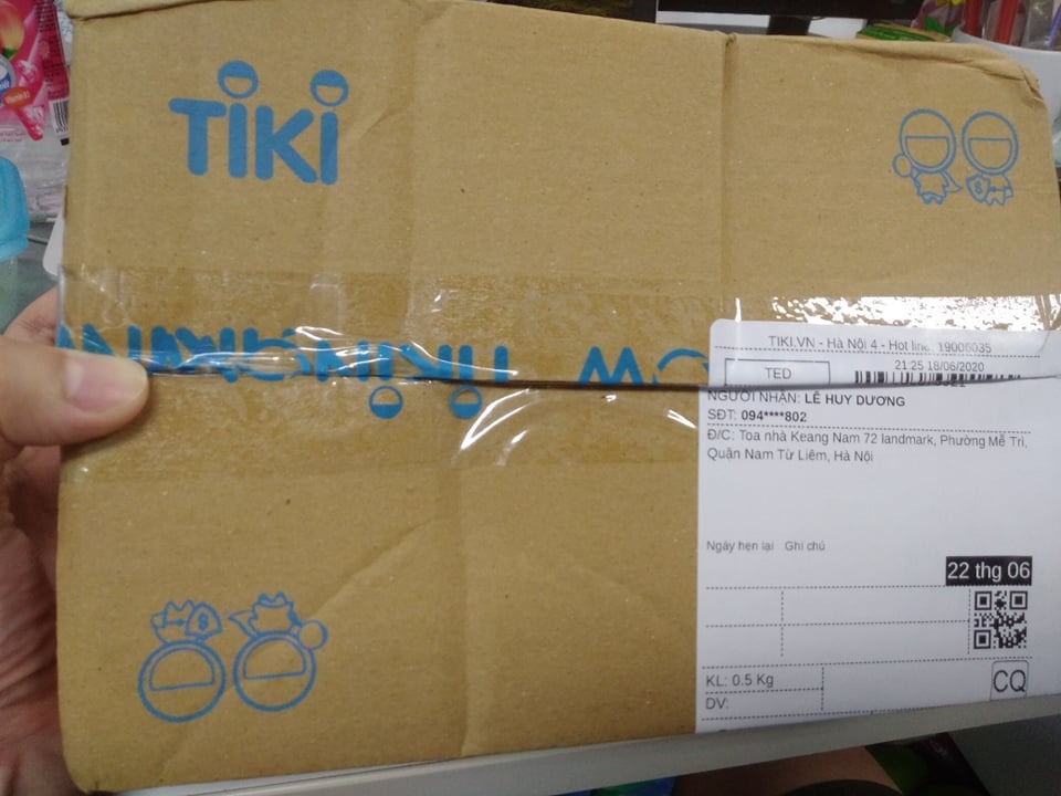 -Giao Hàng nhanh, đóng gói cẩn thận
- Hàng có tem đảm bảo hịn, màu sắc và hình bìa rất đáng yêu, bé nhà mình rất thích.
- Đầu silicon khá mềm, bình có kích thước nhỏ gọn, vừa tay, các bé trên 4 tuổi có thể tự cầm rửa mũi mà bố mẹ ko cần lo bình to quá so với tay con.
- Nói chung giá thành hợp lí, là một sản phẩm nên có trong tủ thuốc gia đình