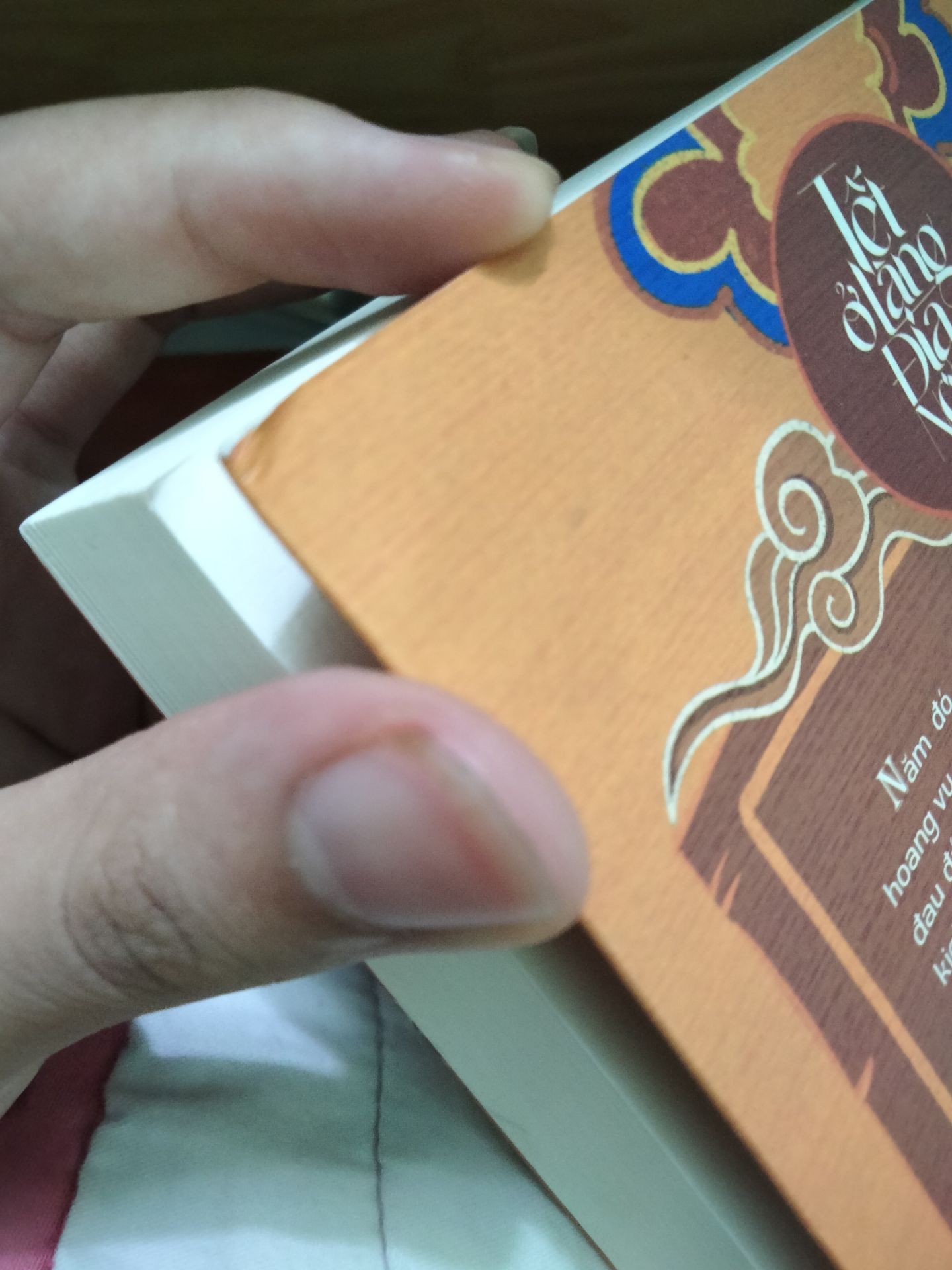 Bìa rất đẹp, nội dung thì quá đỉnh rồi, nhưng về khâu đóng gói tiki nên xem lại ạ!! sách của tớ bị rách ngay phần gáy sách, rách tí thì kh sao nhưng lần này chỗ rách quá rõ ràng , khiên một đứa ưa chuộng hình thức như mình rất khó chịu, mong tiki sẽ khắc phục trong những đơn sau ạ!! Cảm ơn