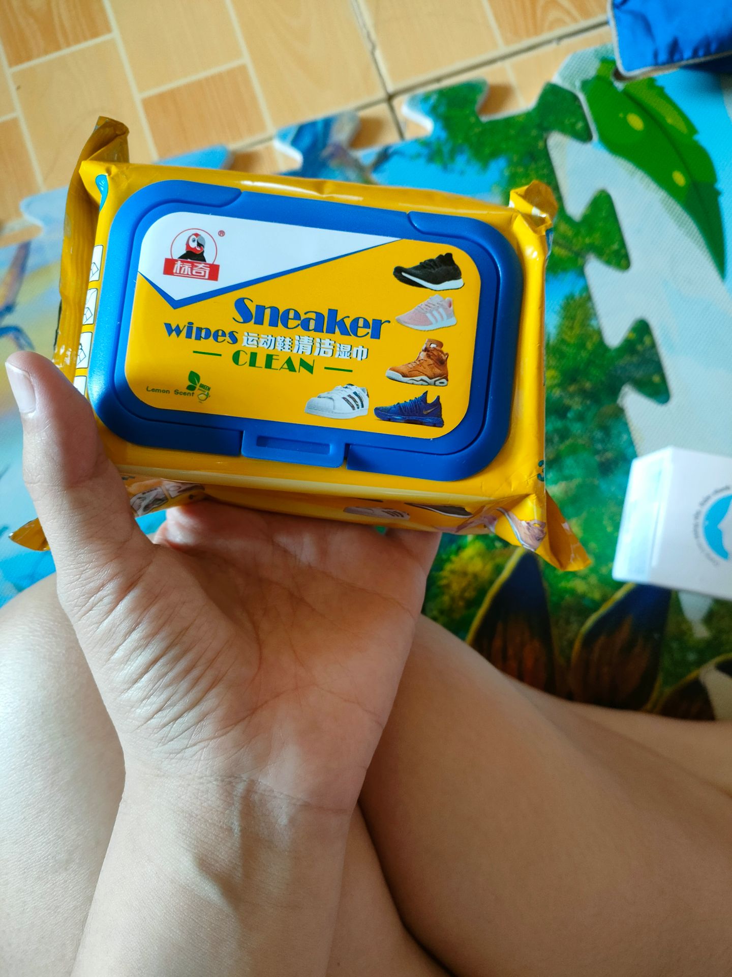 chưa sài k bjk s. hàng về lâu. hộp khăn giấy nhỏ hơn mình nghĩ