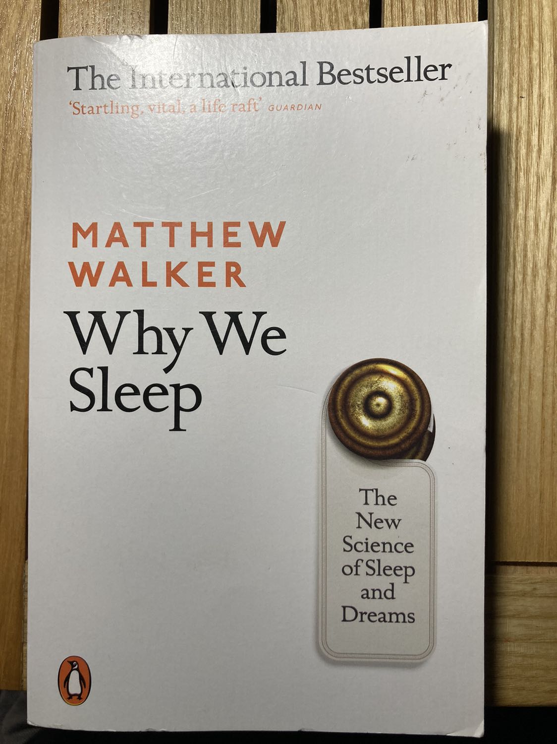 Bìa hơi bẩn và nhăn