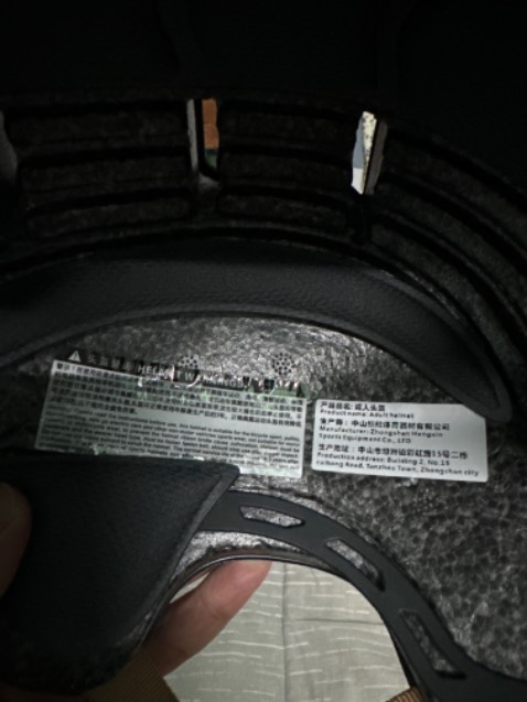 Ko tốt như mình tưởng tượng
- sản phẩm sơn ko đều, xung quanh mũ thì trơn, trên chóp mũ thì nhám
- sản phẩm chỉ có 1 kính trắng, ko có kính đen
- chất lượng hoàn thiện ở mức trung bình, ko biết đội có an toàn