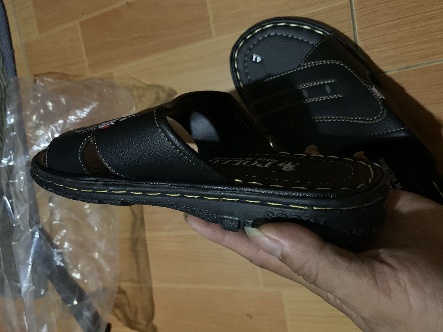 Đã nhận được đủ sản phẩm dép nam da quai ngang, sản phẩm đẹp và giá rẻ, mình mua tặng cho người nhà, mọi người đều ưng ý, thanks shop và Tiki nhiều…