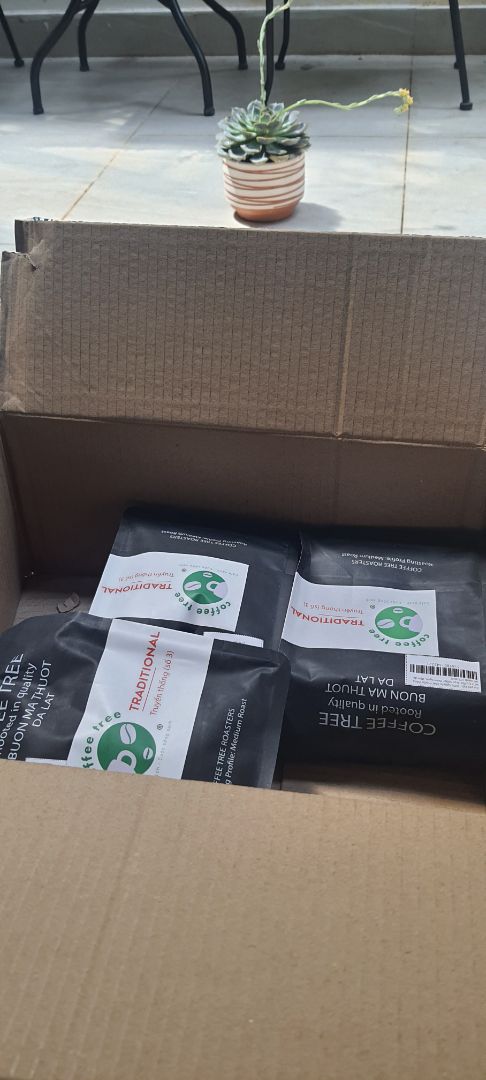 nhận hàng nhìn sp khá ưng ý, uống thì đối với mình là ổn ,ko có mùi của pha trộn . là phụ nữ cũng ko thuộc typ người nghiền và sành về cafe nên thấy thế là oke.