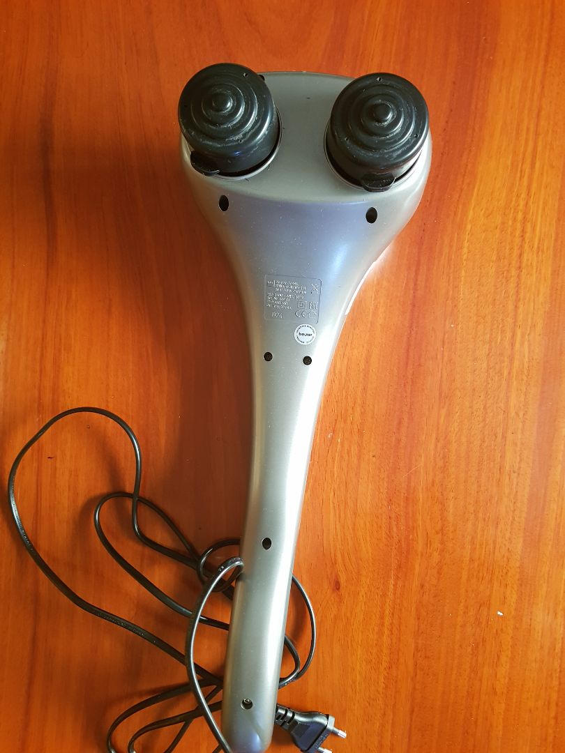 Máy dùng rất tốt, nhiều chức năng, chương trình massage và nhiều mức độ rung phù hợp với cơ thể từng người. Máy khá nặng nên phụ nữ, người lớn tuổi khó khăn trong việc tự sử dụng mà phải cần trợ giúp của người khác